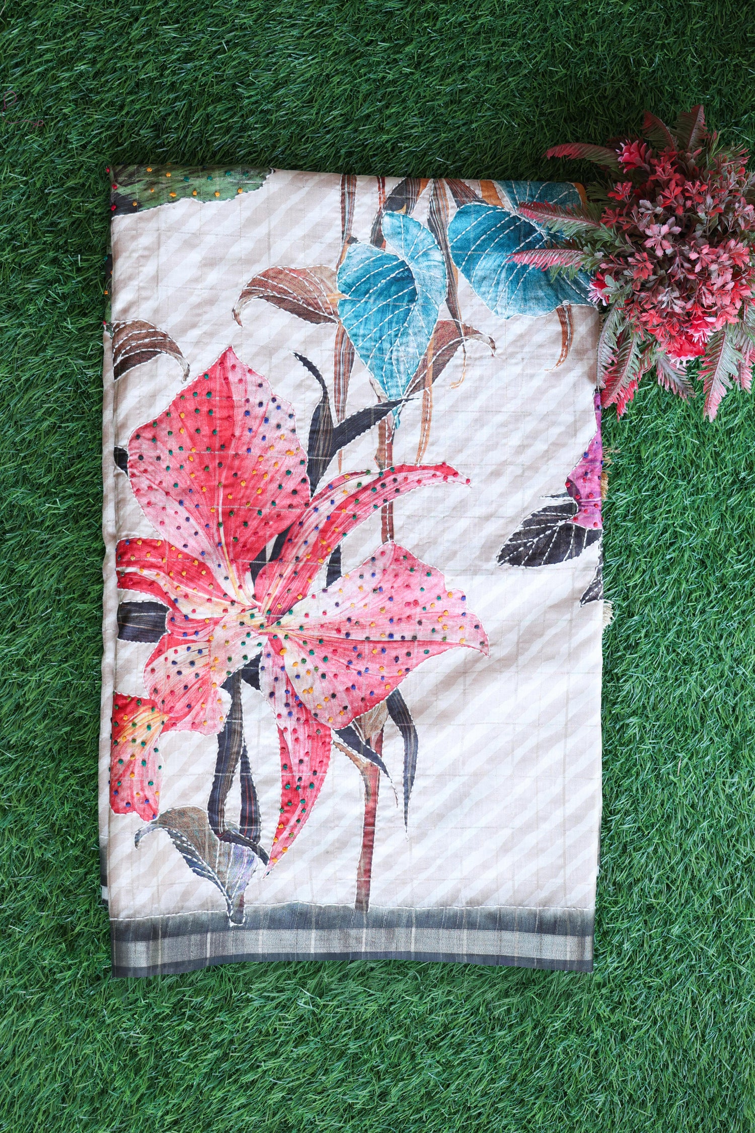 Tussar with chantheri french knot