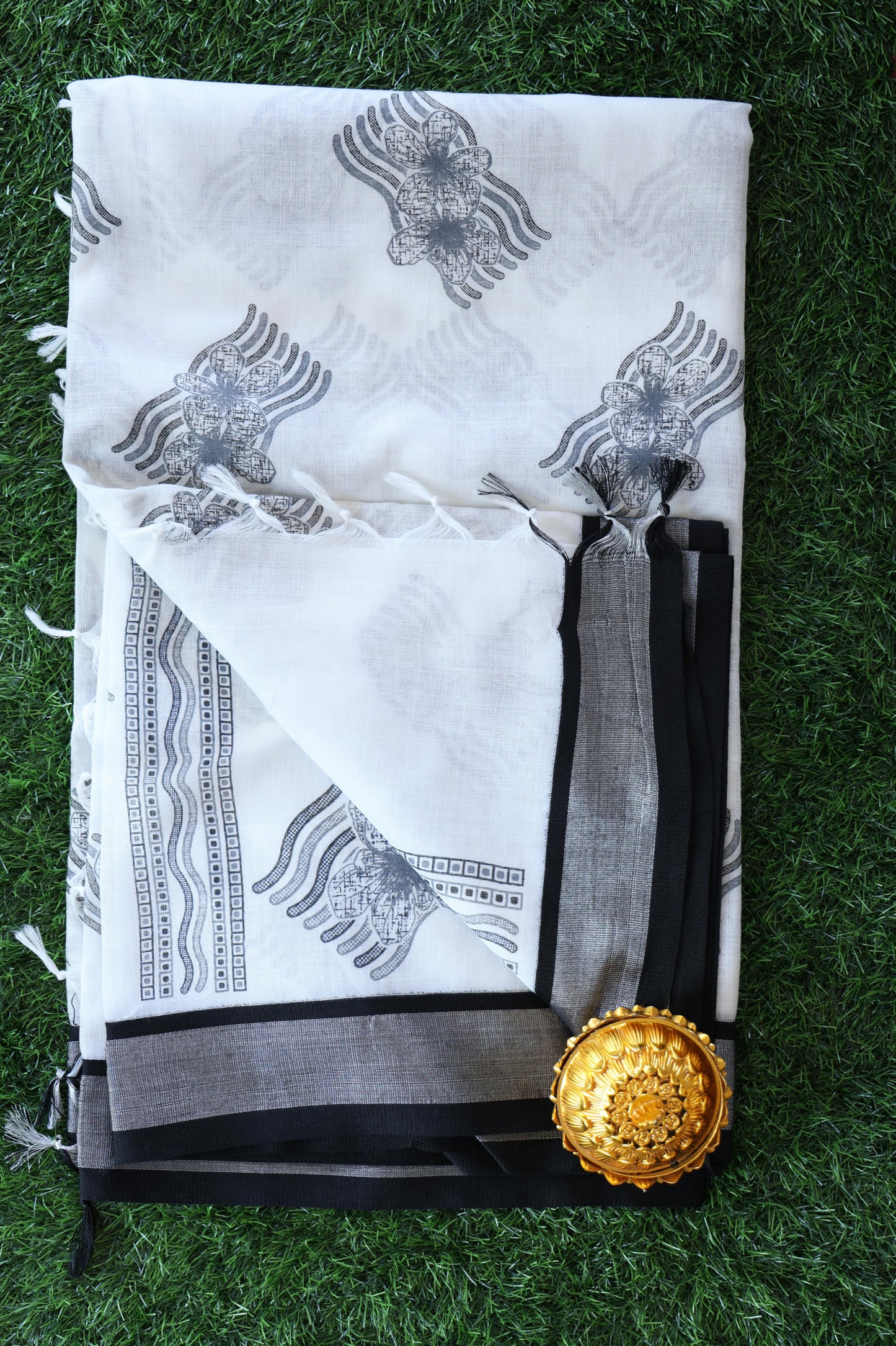 black and white sarees Velmayil Silks