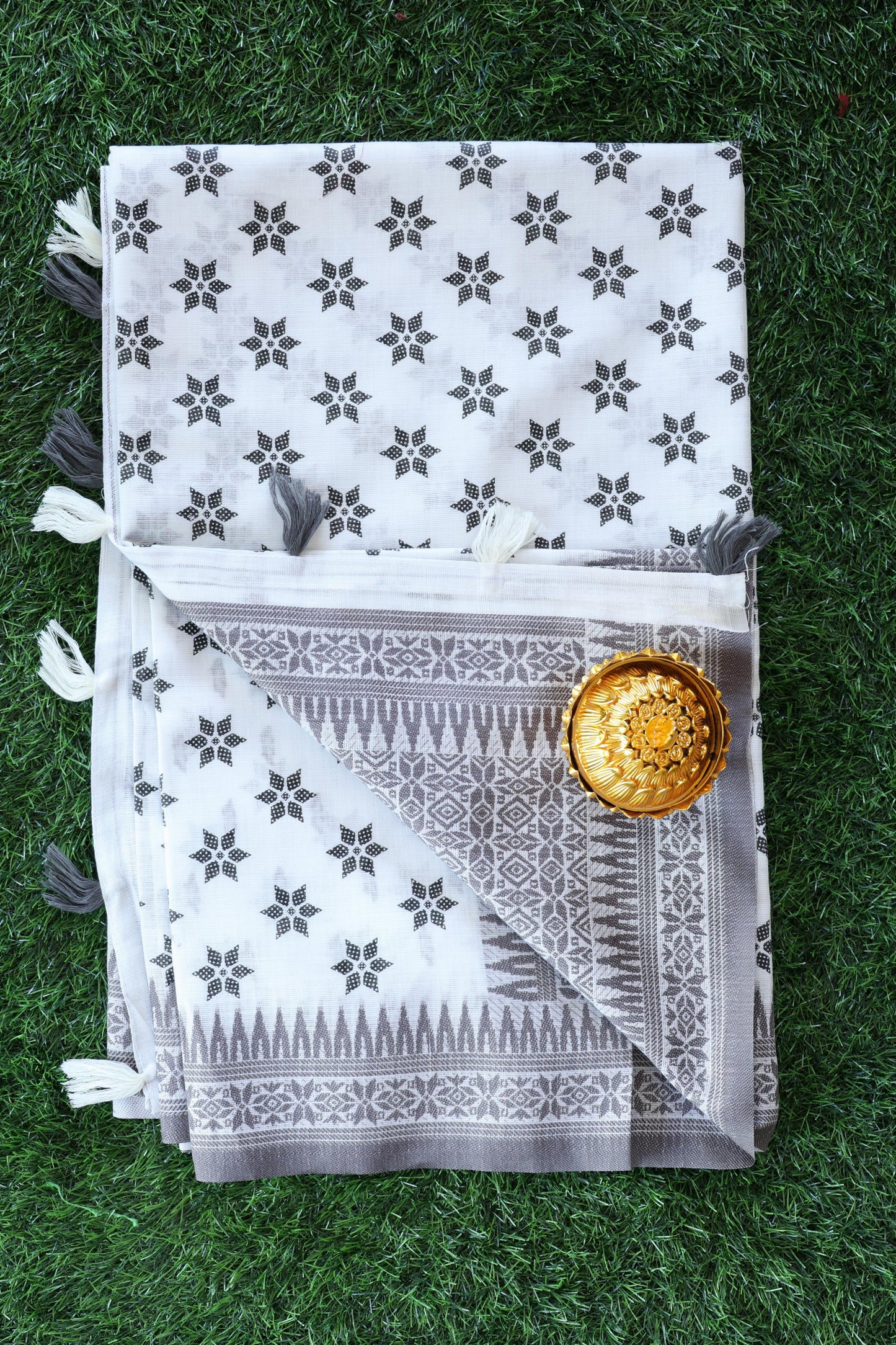 black and white sarees Velmayil Silks