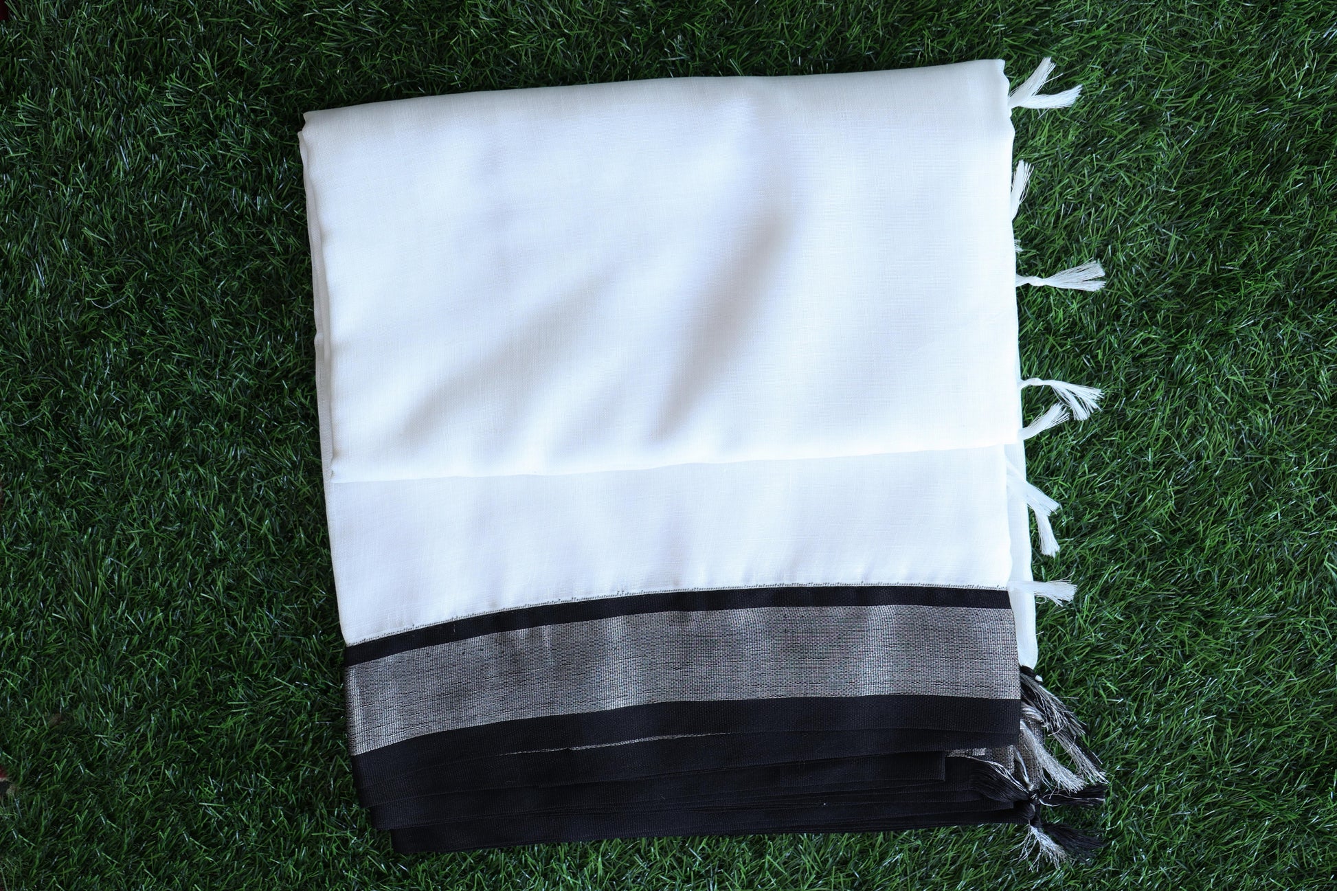 black and white saree Velmayil Silks