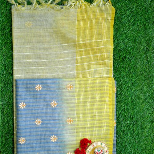 135.jpg Raw silk with embroidery work