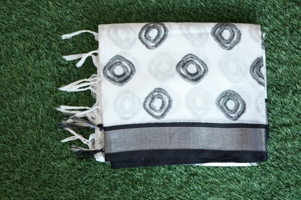 1_7d2207b9-a162-4e97-a8aa-abace0f89cde.jpg Black and white saree with design 20